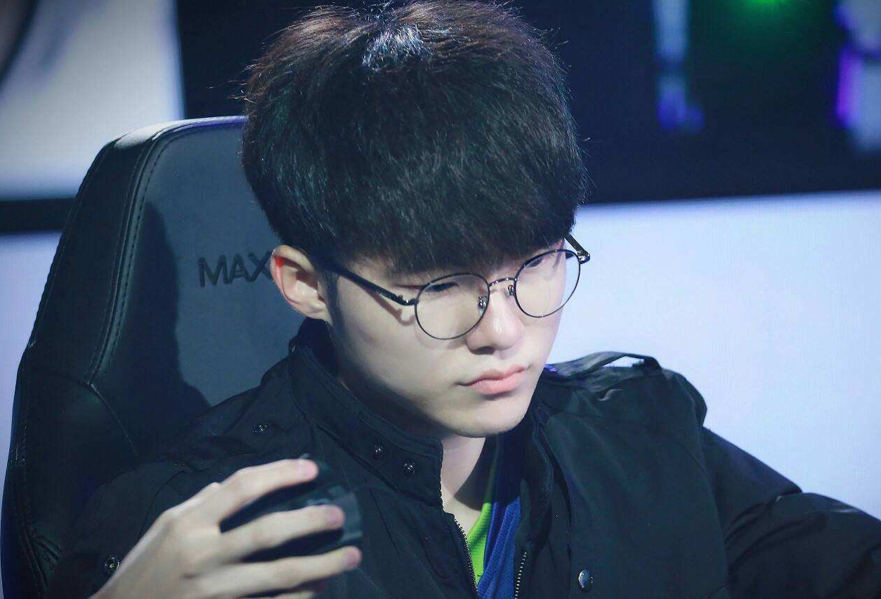 主持人视角 主持人视角